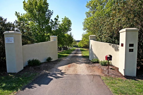 Waybourne- Vineyard And Winery - Southport Accommodation 1