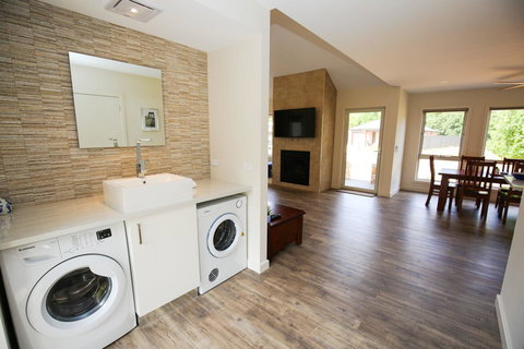 Amber Mist Villa Two - Accommodation Southport 12