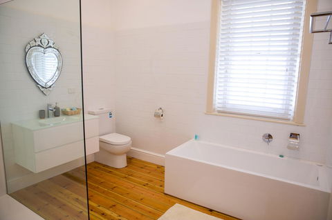 Cape Nelson Lighthouse - Southport Accommodation 12