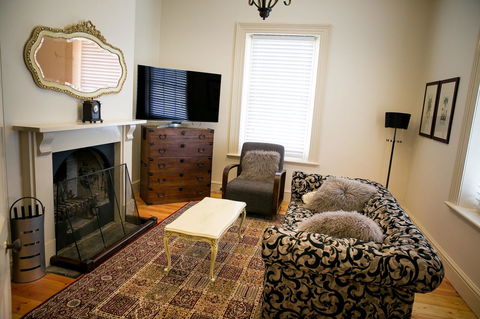 Cape Nelson Lighthouse - Southport Accommodation 8