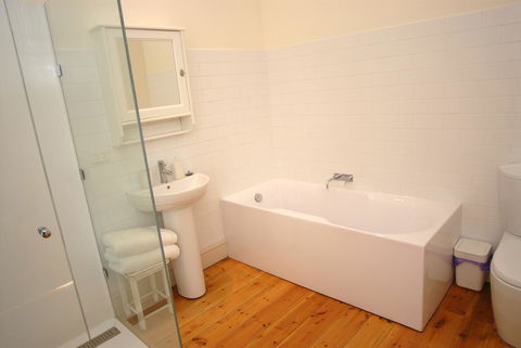 Cape Nelson Lighthouse - Southport Accommodation 24