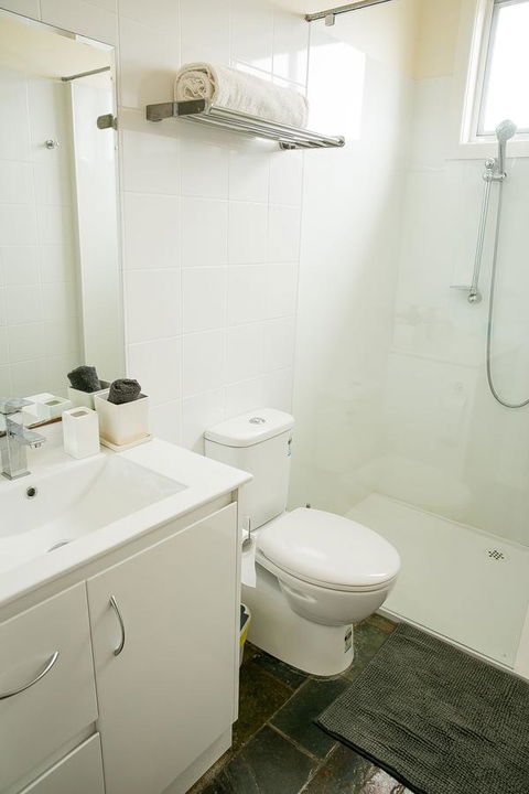 Cape Nelson Lighthouse - Southport Accommodation 9