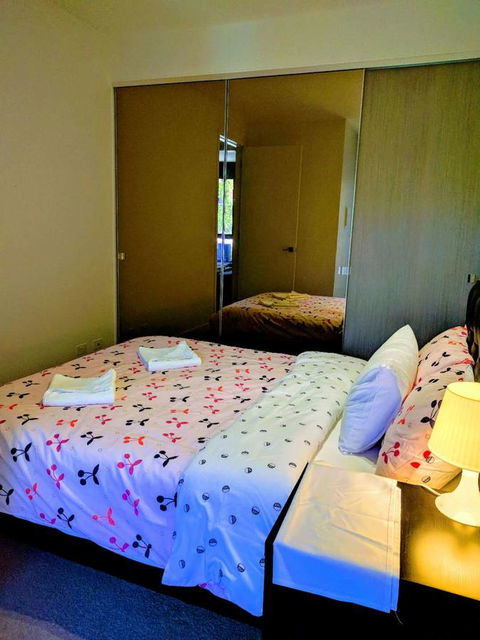 Camberwell Burke Road Apartment - Southport Accommodation 4