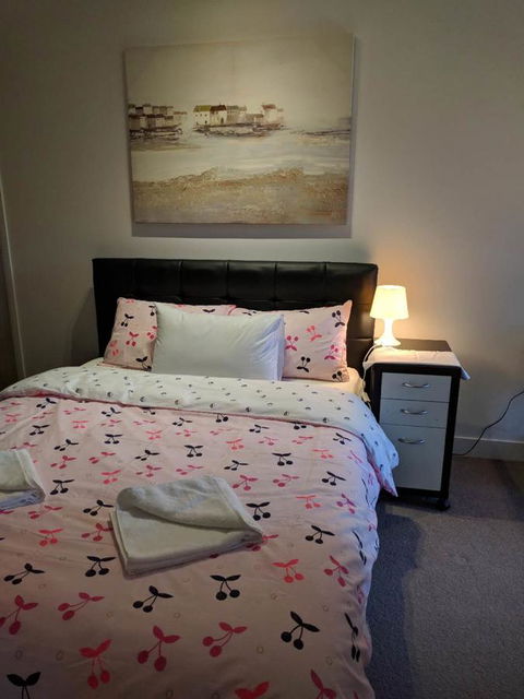 Camberwell Burke Road Apartment - Southport Accommodation 2