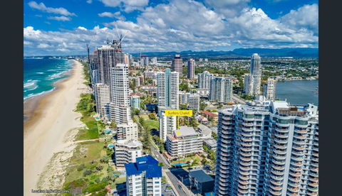 Surfers Chalet - Southport Accommodation 12