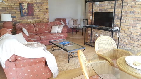 Surfers Chalet - Southport Accommodation 24