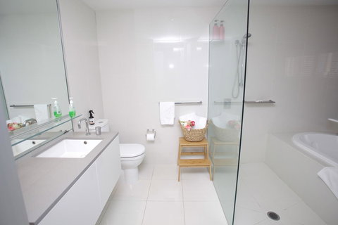 Circle Luxury Holidays - Southport Accommodation 6