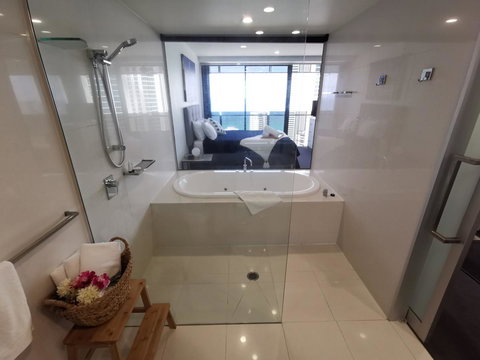Circle Luxury Holidays - Southport Accommodation 11