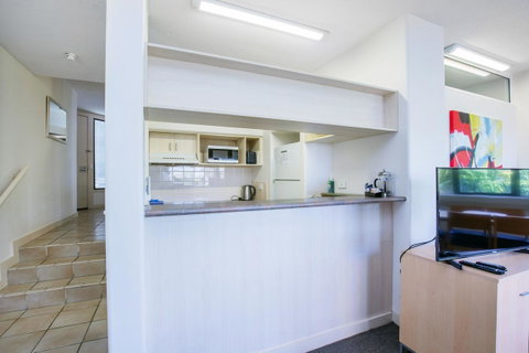 Tiki Hotel Apartments Surfers Paradise - Accommodation Southport 9