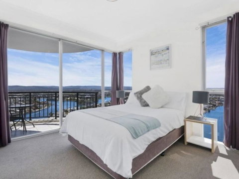 Beach Stay - Ocean & Riverview Resort Chevron Renaissance Central Surfers Paradise - Accommodation Southport 1