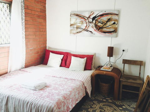 XYL Pets Friendly Seaside Boutique Guesthouse - Southport Accommodation 0