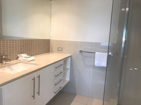 Proximity Waterfront Apartments - Southport Accommodation 11