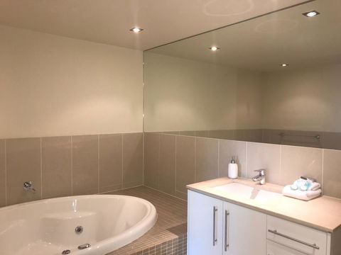 Proximity Waterfront Apartments - Southport Accommodation 12