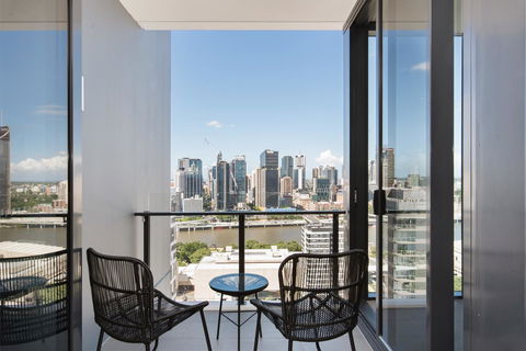 Ivy And Eve Apartments By CLLIX - Southport Accommodation 29