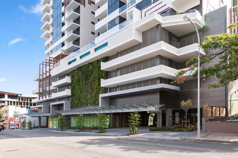 Ivy And Eve Apartments By CLLIX - Southport Accommodation 2