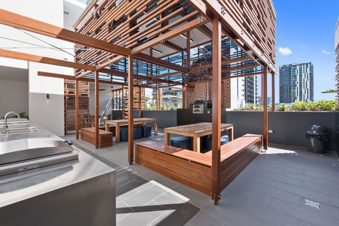 Ivy And Eve Apartments By CLLIX - Southport Accommodation 8