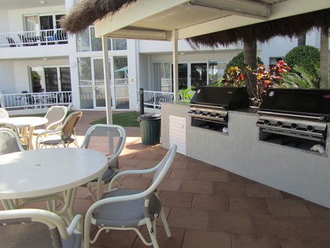 Le Beach Apartments - Southport Accommodation 15