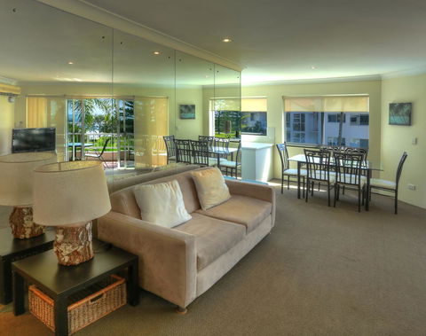 Le Beach Apartments - Southport Accommodation 4