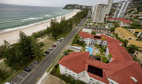 Le Beach Apartments - Southport Accommodation 3