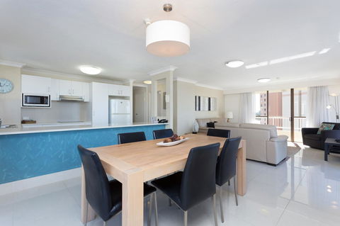 Capricornia Apartments - Southport Accommodation 4