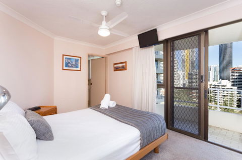Capricornia Apartments - Southport Accommodation 7