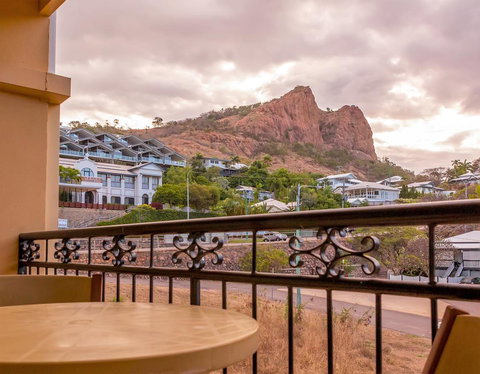 The Robert Towns - Accommodation Southport 8