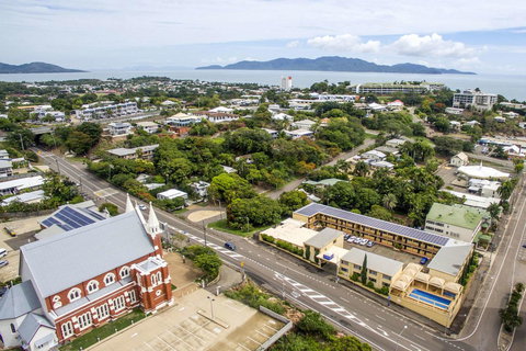 The Robert Towns - Accommodation Southport 9