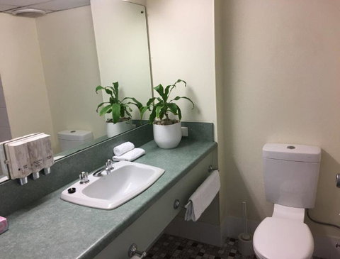 Emerald Central Hotel Official - Southport Accommodation 28