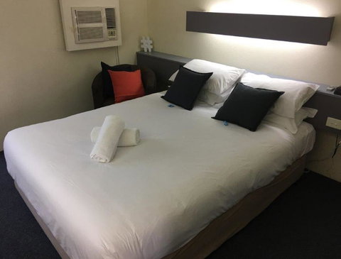 Emerald Central Hotel Official - Southport Accommodation 19