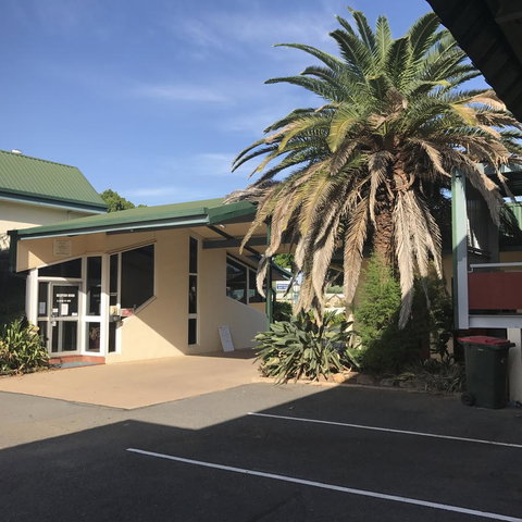 Emerald Central Hotel Official - Southport Accommodation 24