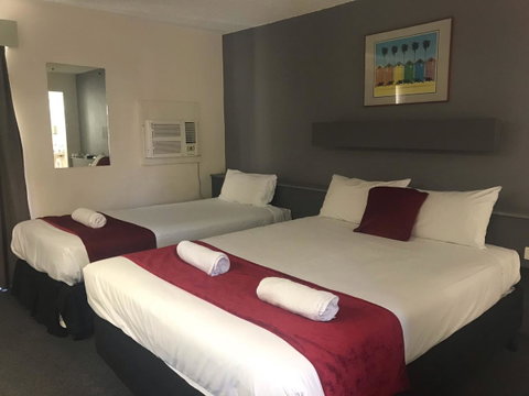 Emerald Central Hotel Official - Southport Accommodation 7