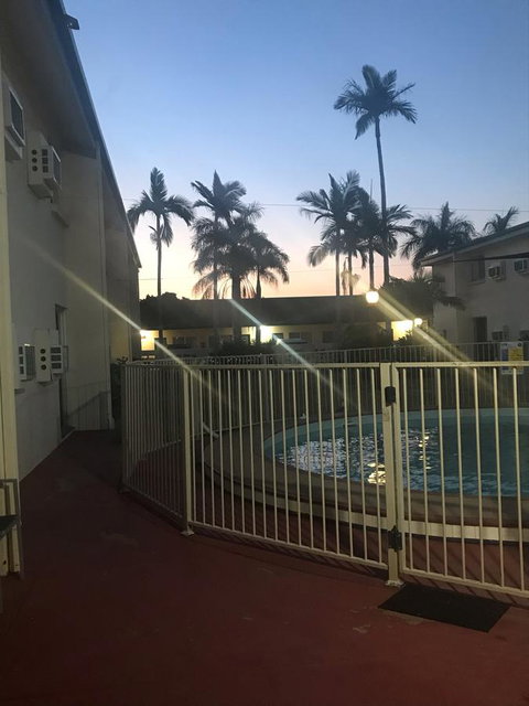 Emerald Central Hotel Official - Southport Accommodation 6