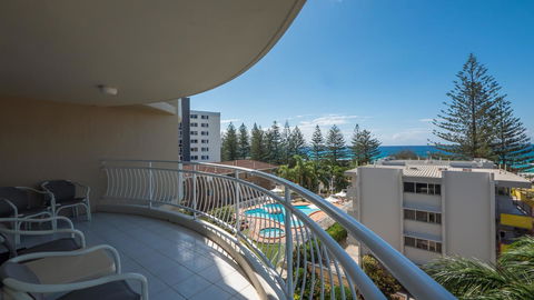 2nd Avenue Beachside Apartments - Southport Accommodation 3
