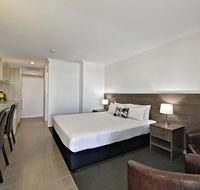 Smart Motels Bert Hinkler - Southport Accommodation