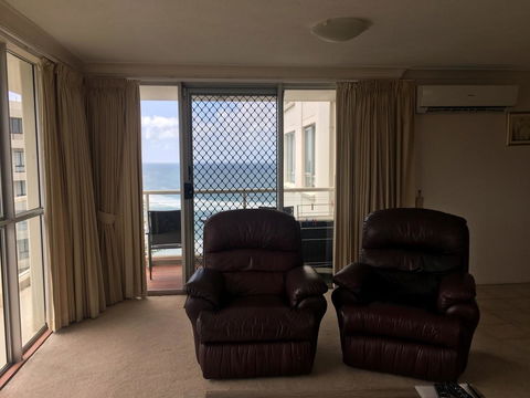 Burleigh Beach Tower - Southport Accommodation 2
