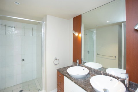 Chevron Renaissance - Private Apartments - Southport Accommodation 3