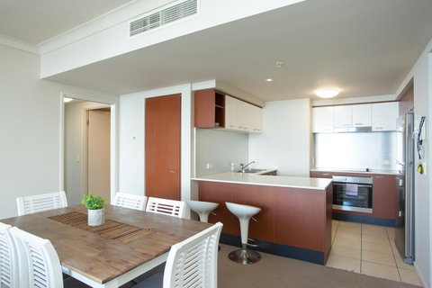 Chevron Renaissance - Private Apartments - Southport Accommodation 7