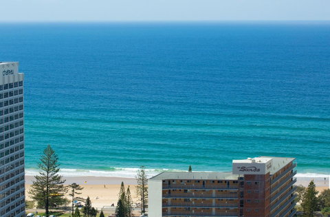 Chevron Renaissance - Private Apartments - Southport Accommodation 9
