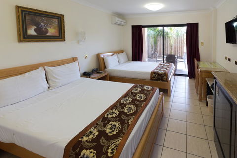 Novena Palms Motel - Southport Accommodation 21