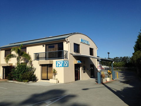Novena Palms Motel - Southport Accommodation 4
