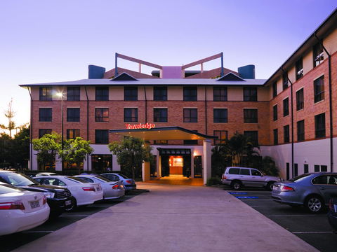 Mercure Brisbane Garden City - Southport Accommodation 17