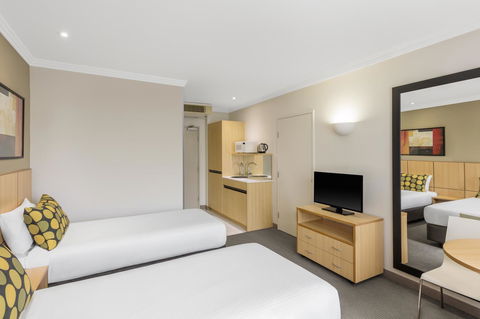 Mercure Brisbane Garden City - Southport Accommodation 7