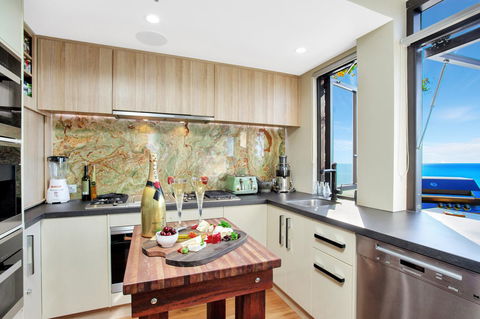 Burleigh Esplanade Apartments - Southport Accommodation 6