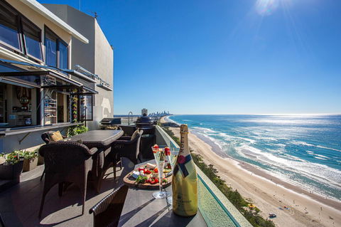 Burleigh Esplanade Apartments - Southport Accommodation 10