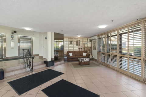 Burleigh Esplanade Apartments - Southport Accommodation 31