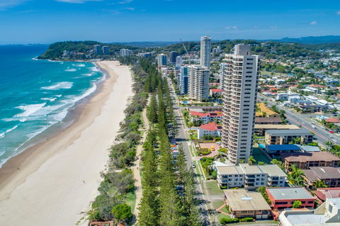 Burleigh Esplanade Apartments - Southport Accommodation 19