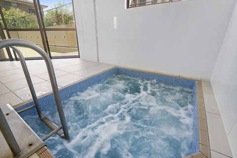 Burleigh Esplanade Apartments - Southport Accommodation 22