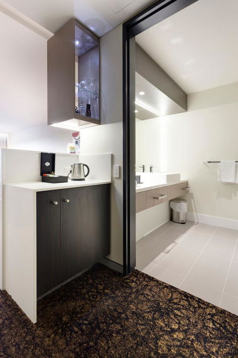 Calamvale Hotel Suites And Conference Centre - Southport Accommodation 14