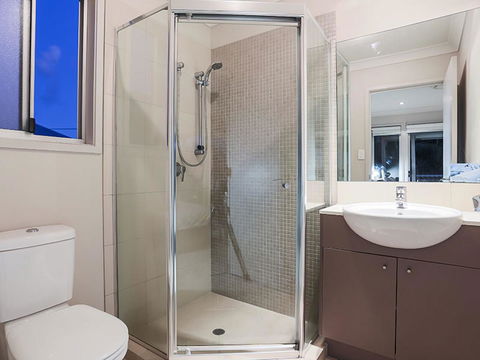 Hamilton Executive - Southport Accommodation 8