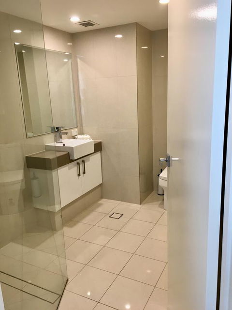 CHA Private Apts Diamond Beach - Southport Accommodation 4